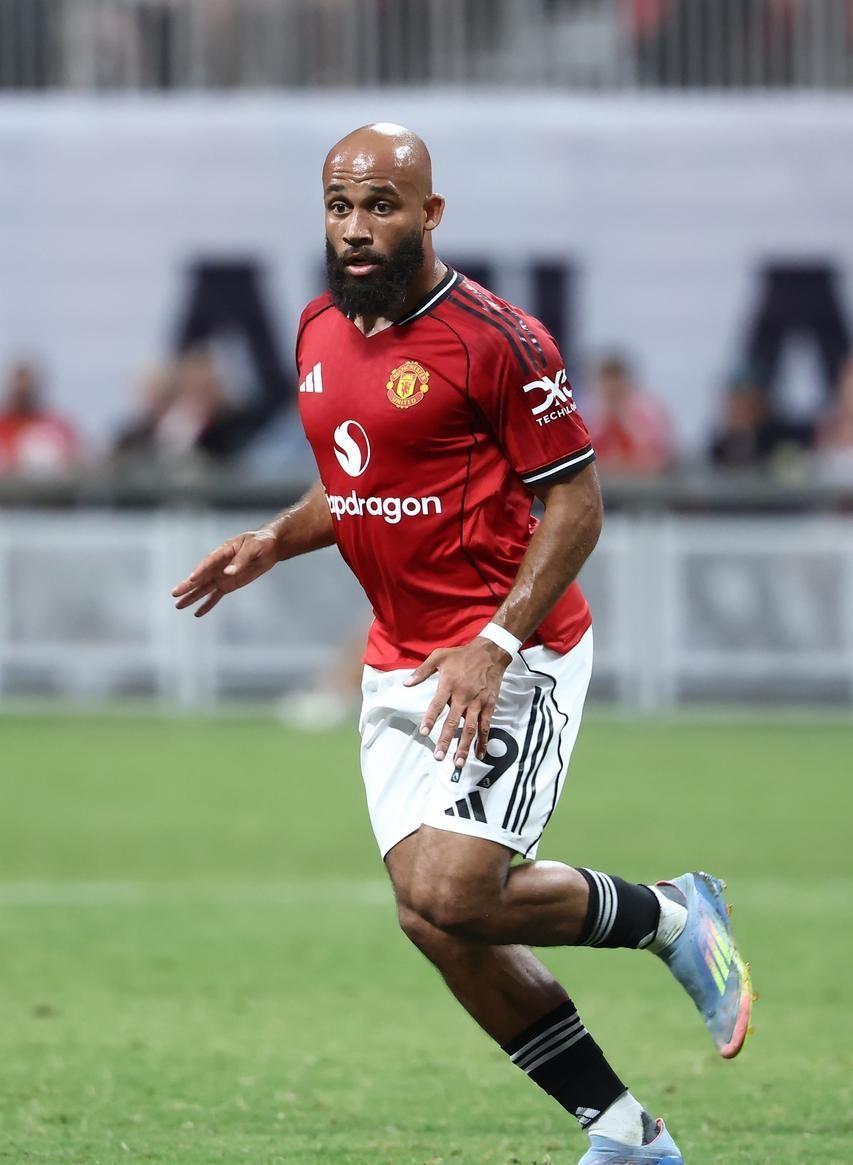 曼联球迷积极操办助威活动，期待胜利的简单介绍